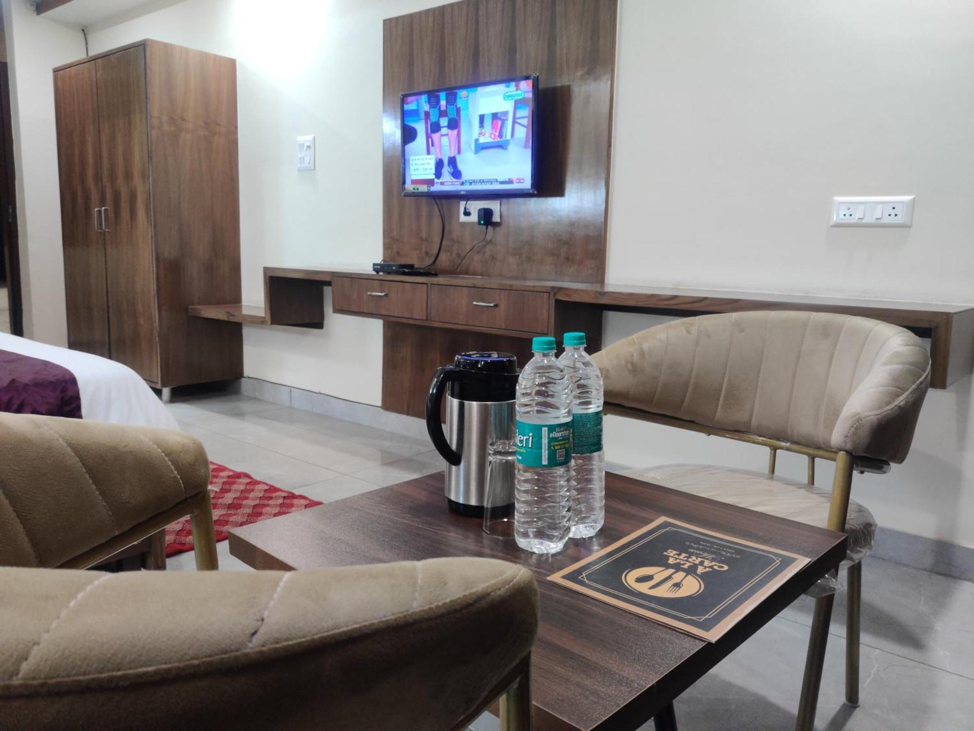Nāhan Hotel Hv מראה חיצוני תמונה
