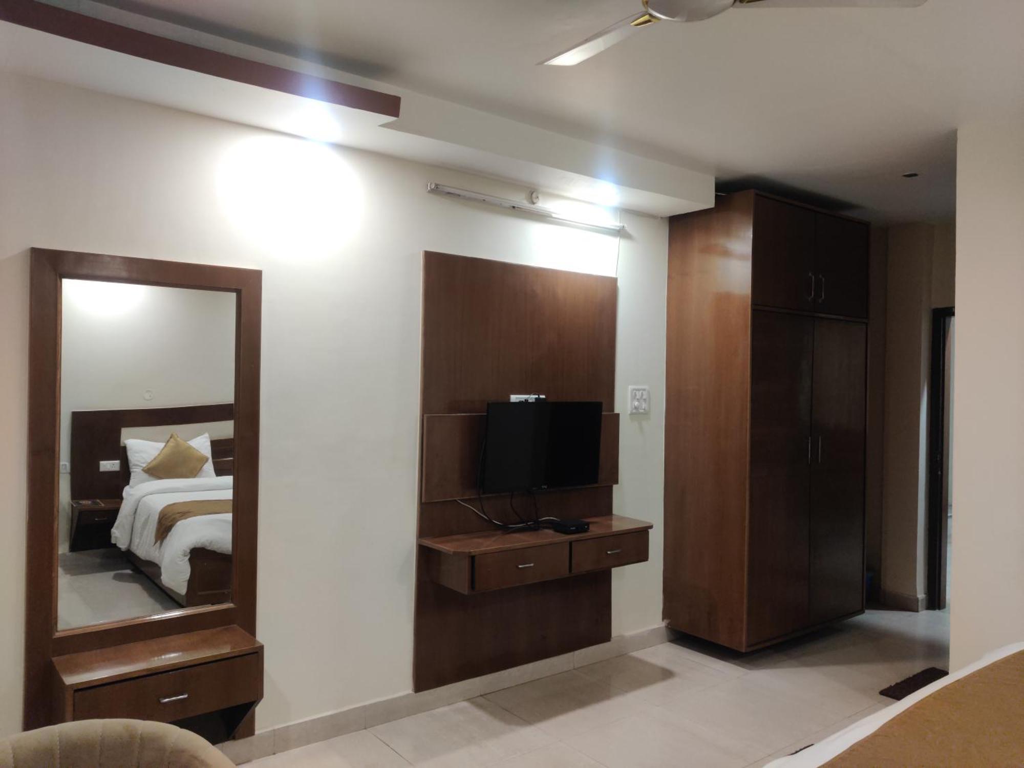 Nāhan Hotel Hv מראה חיצוני תמונה