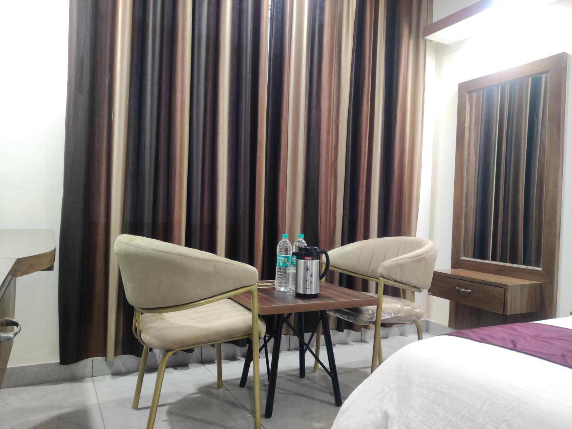 Nāhan Hotel Hv מראה חיצוני תמונה