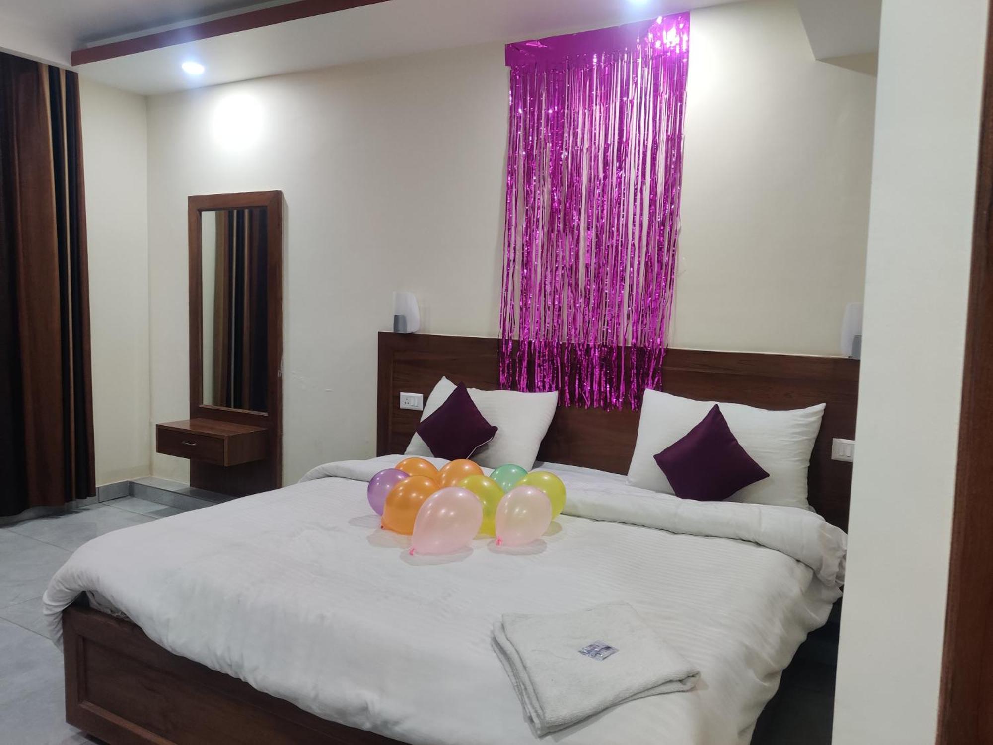 Nāhan Hotel Hv מראה חיצוני תמונה