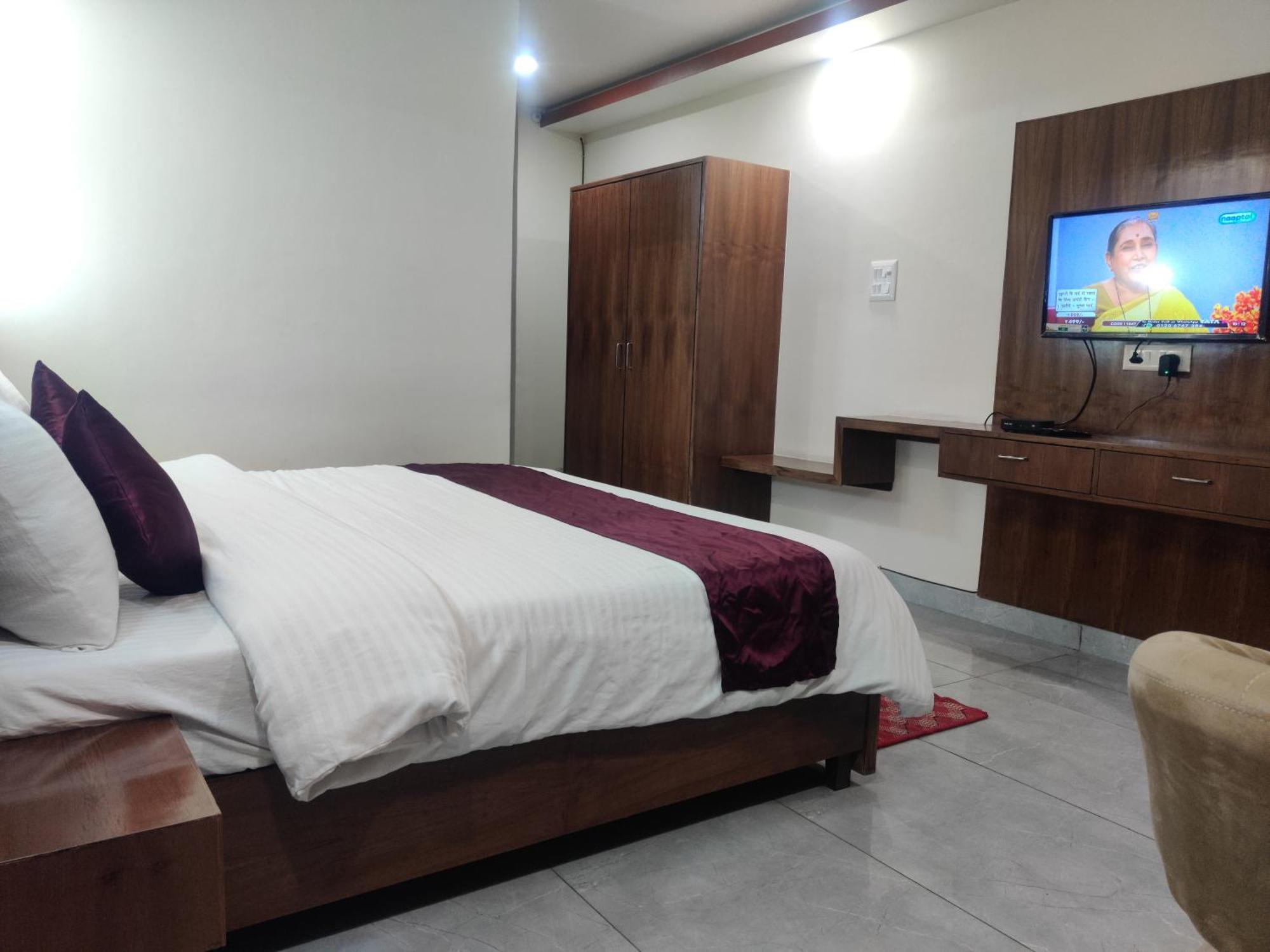 Nāhan Hotel Hv מראה חיצוני תמונה