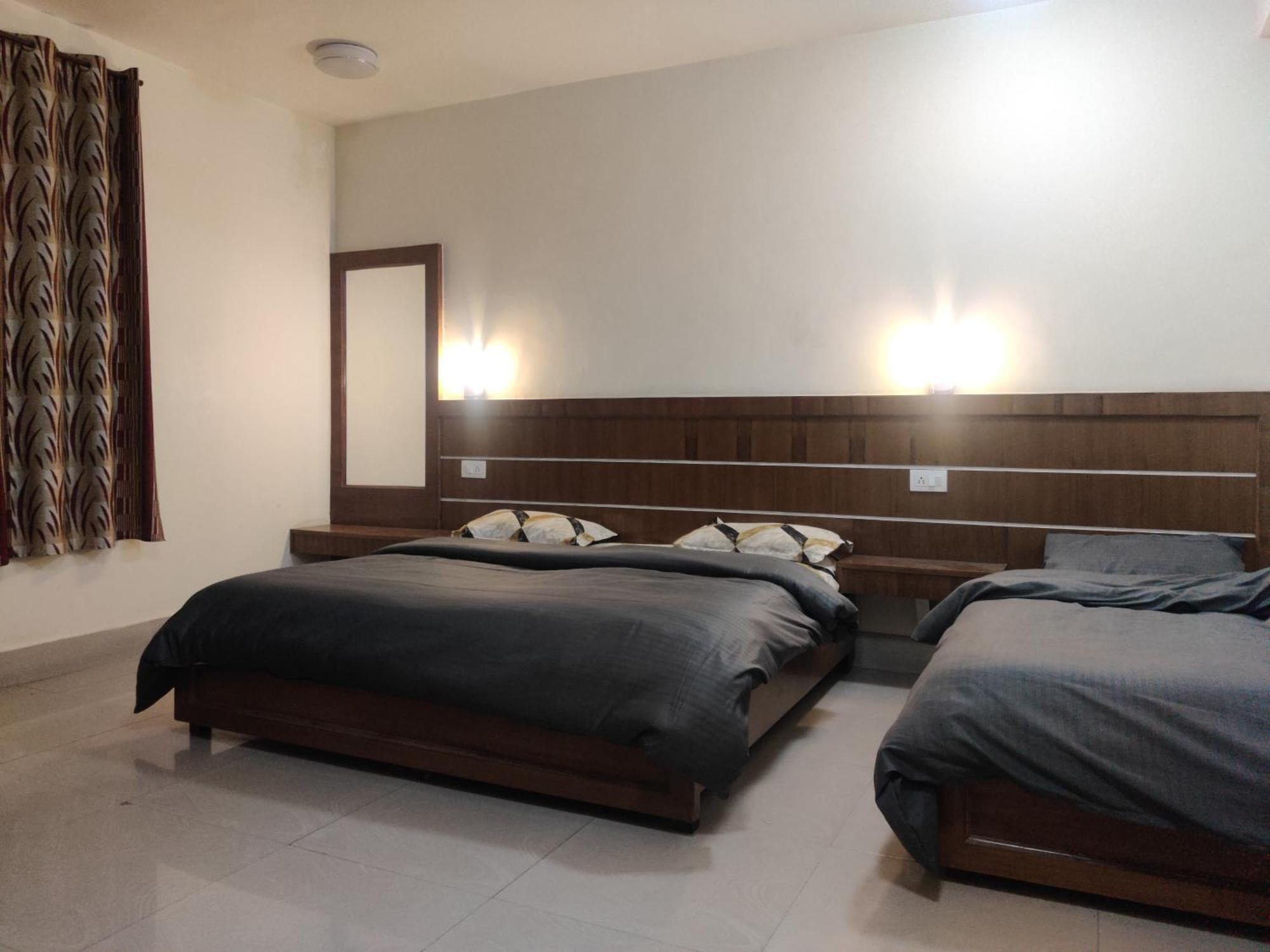 Nāhan Hotel Hv מראה חיצוני תמונה