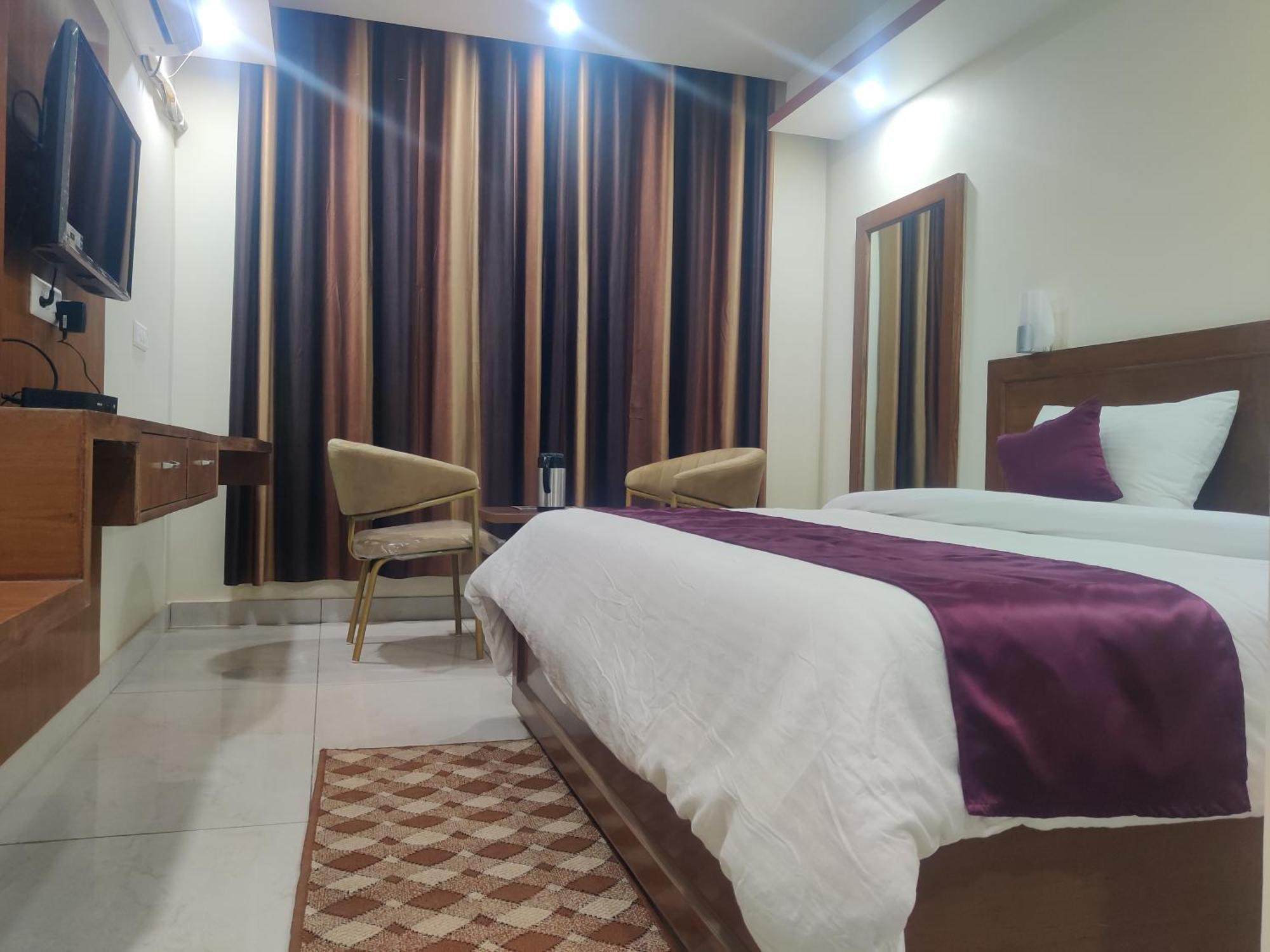 Nāhan Hotel Hv מראה חיצוני תמונה
