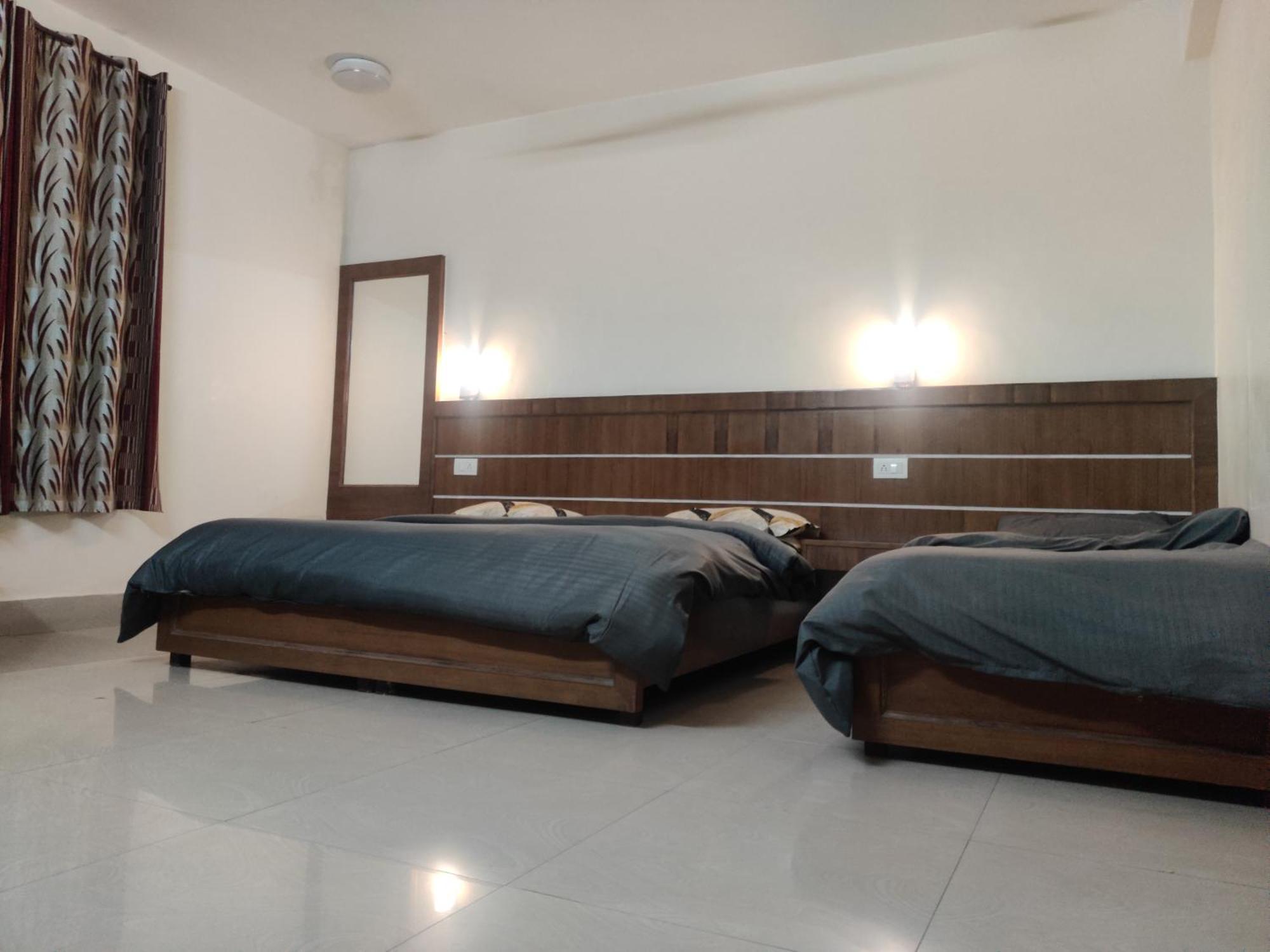 Nāhan Hotel Hv חדר תמונה