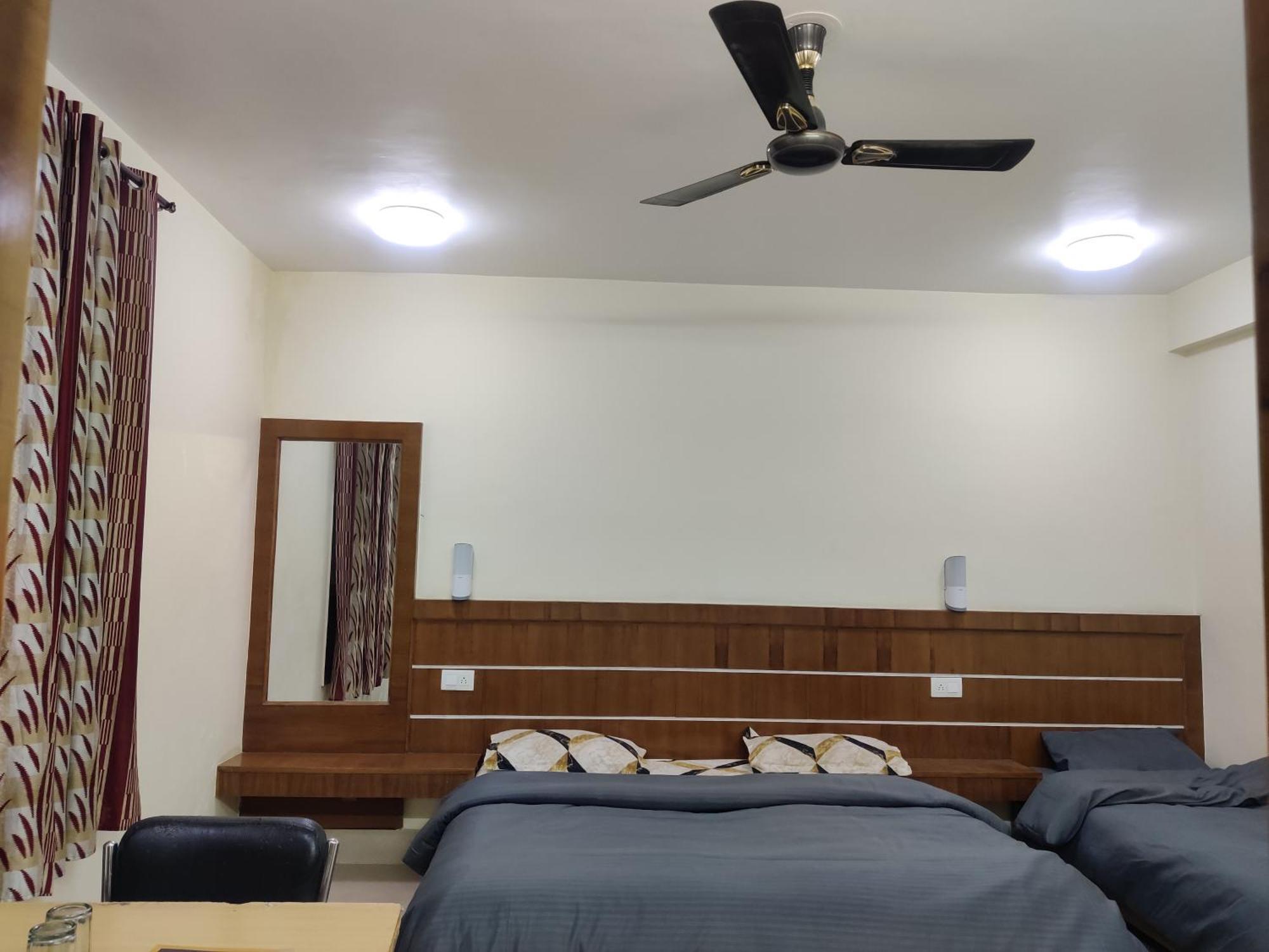 Nāhan Hotel Hv חדר תמונה