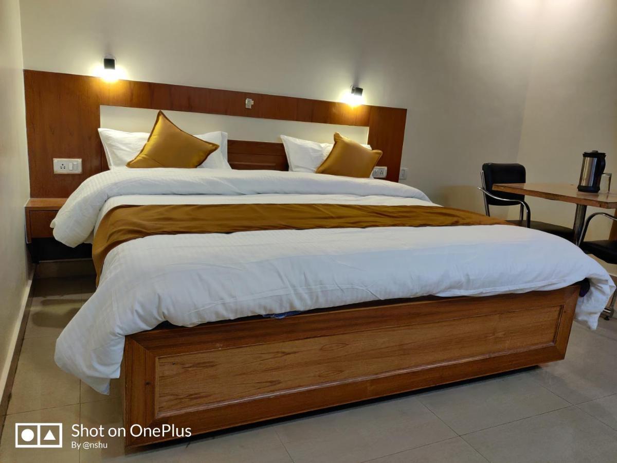 Nāhan Hotel Hv מראה חיצוני תמונה